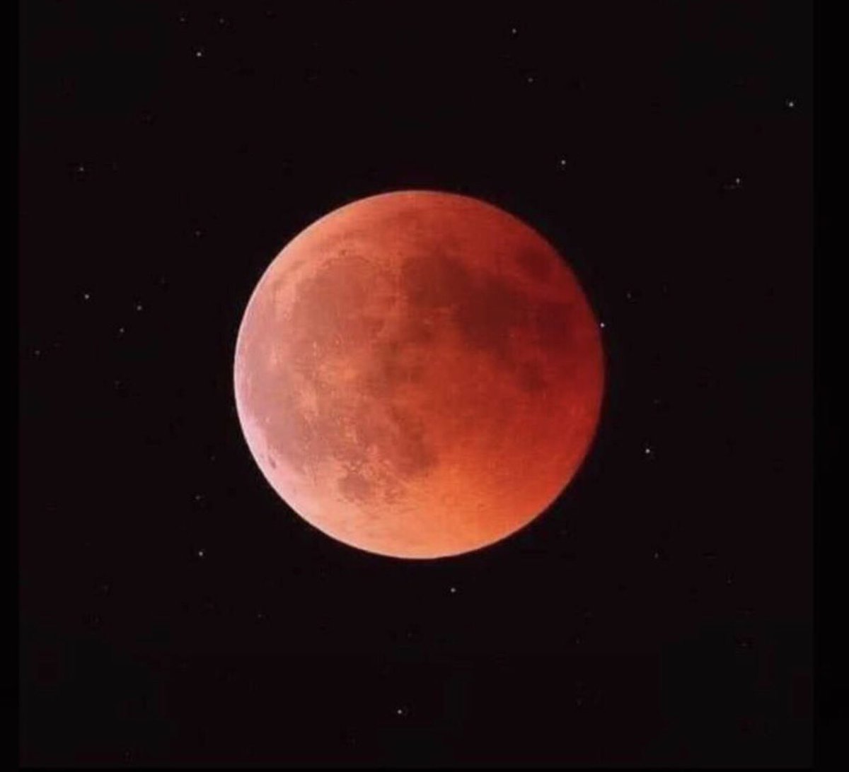 manuel_mz3's tweet photo. Te dedico el eclipse lunar de esta noche.  🥺❤️ https://t.co/ezo6LvBYjh