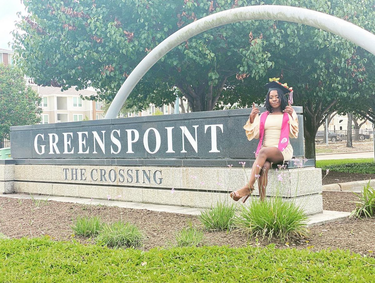 JeaNNae96's tweet photo. I’m a GP 56 Baby💚 
For my hood, for my family. I will risk it all to break things binding my hood and my family.  First Gen Grad! 

This was not easy but oh so worth it💚💚💚💚 #Greenisthepoint 🍾🤞🏾

Royjeannaé M. Ursin 
B.S Public Affairs 
Minor Administration of Justice 🔒 https://t.co/Gir1o6bp79