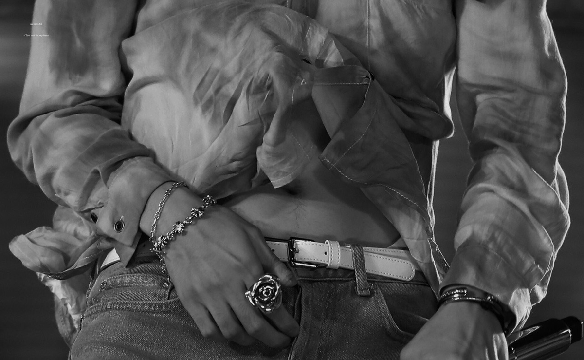 icedlatteyoongi's tweet photo. #LCKM jungkook is gonna leave marks all over yoongi's tummy https://t.co/2rj00fbJf5