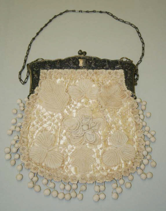 met_costume's tweet photo. Bag, late 19th century #costumecollection #metmuseum https://t.co/DNZNdUfJsR https://t.co/bQl68dROP1