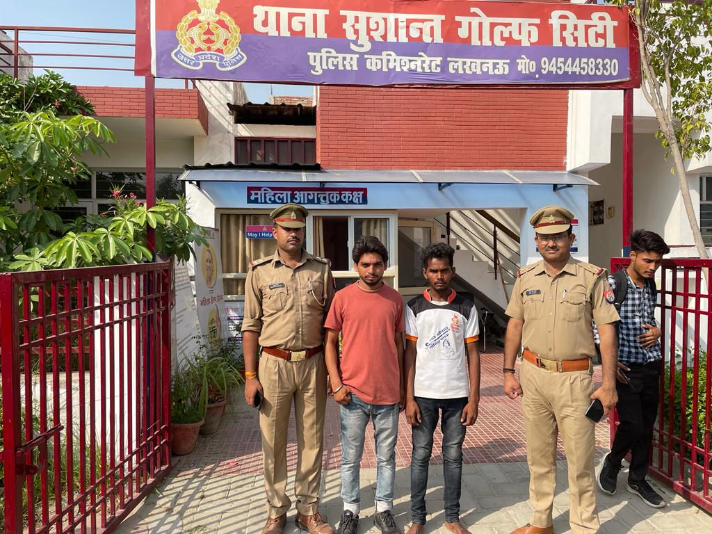 ipsanukriti14's tweet photo. On #बुद्ध_पूर्णिमा let's talk about this man in red whose name is Aman Shukla. He found the other man in white who was looted somewhere in Kanpur and had walked down to Lucknow barefoot. Aman fed him good food and brought him to us at thana. Such people is all what we need 🌸🙏🏻 https://t.co/zFIJ1uqTr6