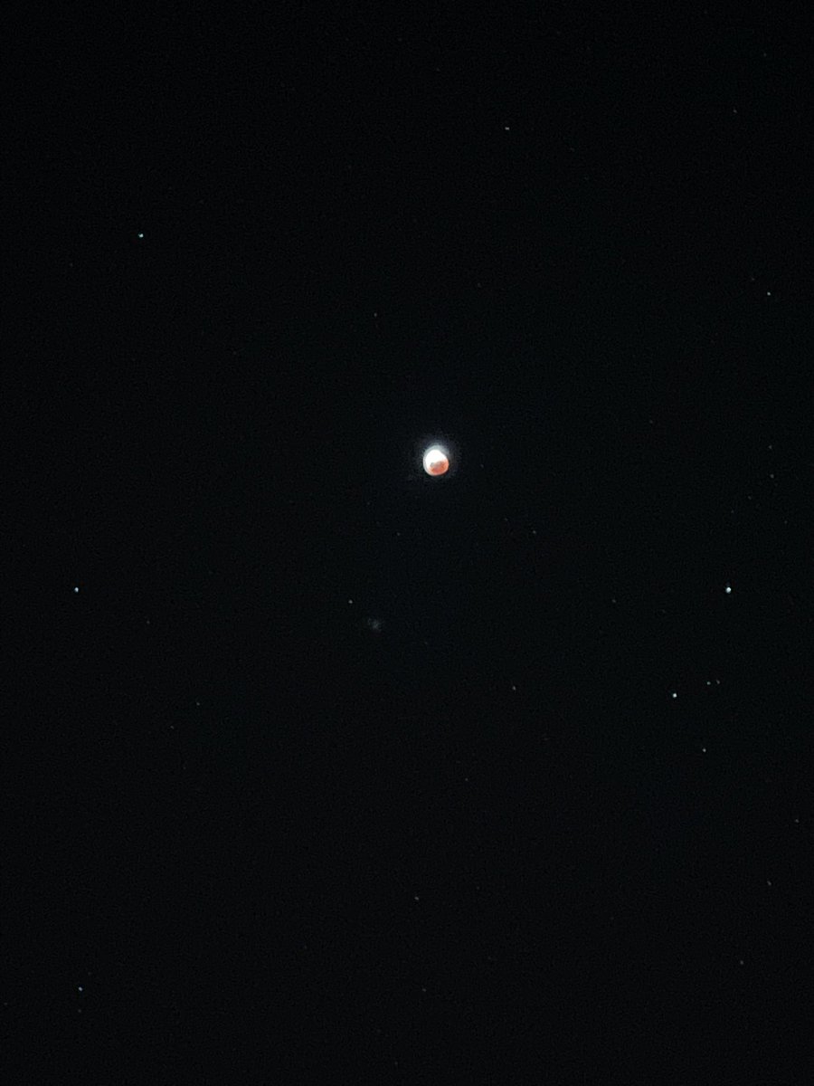 AileenRdT's tweet photo. Un privilegio hermoso 🙌🏼 #EclipseLunar https://t.co/Usiu0ebqxk