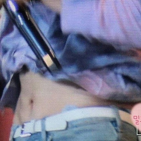 icedlatteyoongi's tweet photo. #LCKM jungkook is gonna leave marks all over yoongi's tummy https://t.co/2rj00fbJf5