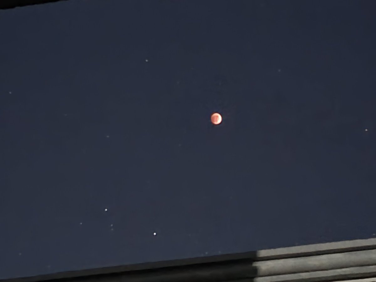 Sonya_Cano's tweet photo. La luna y las estrellas...
#EclipseLunar #Cancún https://t.co/x4JS7GE3Dv