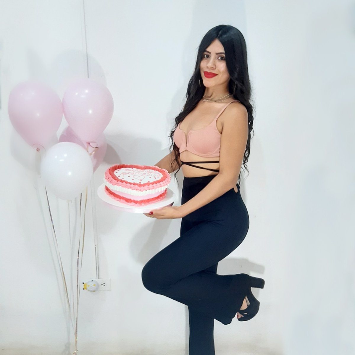 solsy05's tweet photo. Confieso que cuando se acerca mi cumpleaños, me siento inquieto y contentoa 🦋 Gracias por este año 
Aquí está mi sonrisa agradecida y mis gritos de alegría por un nuevo año🥳
FELIZ CUMPLEAÑOS PARA MÍ 🎂 https://t.co/w6WXKT0keU