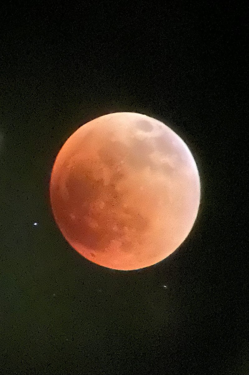 tracy9535's tweet photo. Eclipse, Hobbs, NM…. May 15, 2022 about 9:00 &amp; 9:30 PM. Taken with my cell phone hovering over the telescope lens. https://t.co/jix4FKyKq8