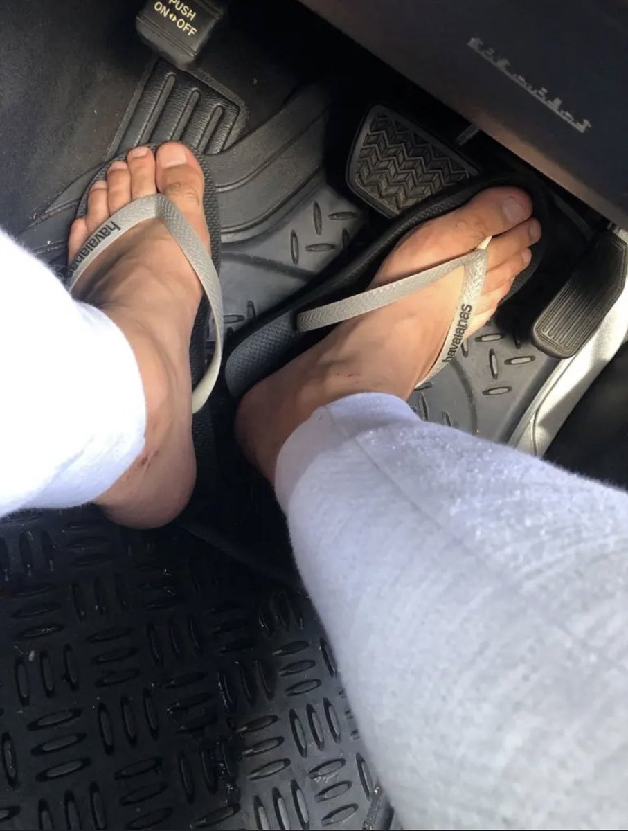 huss2suss's tweet photo. Retweet if you wanna lick my feet 😈 https://t.co/7kcoS4Hmyz