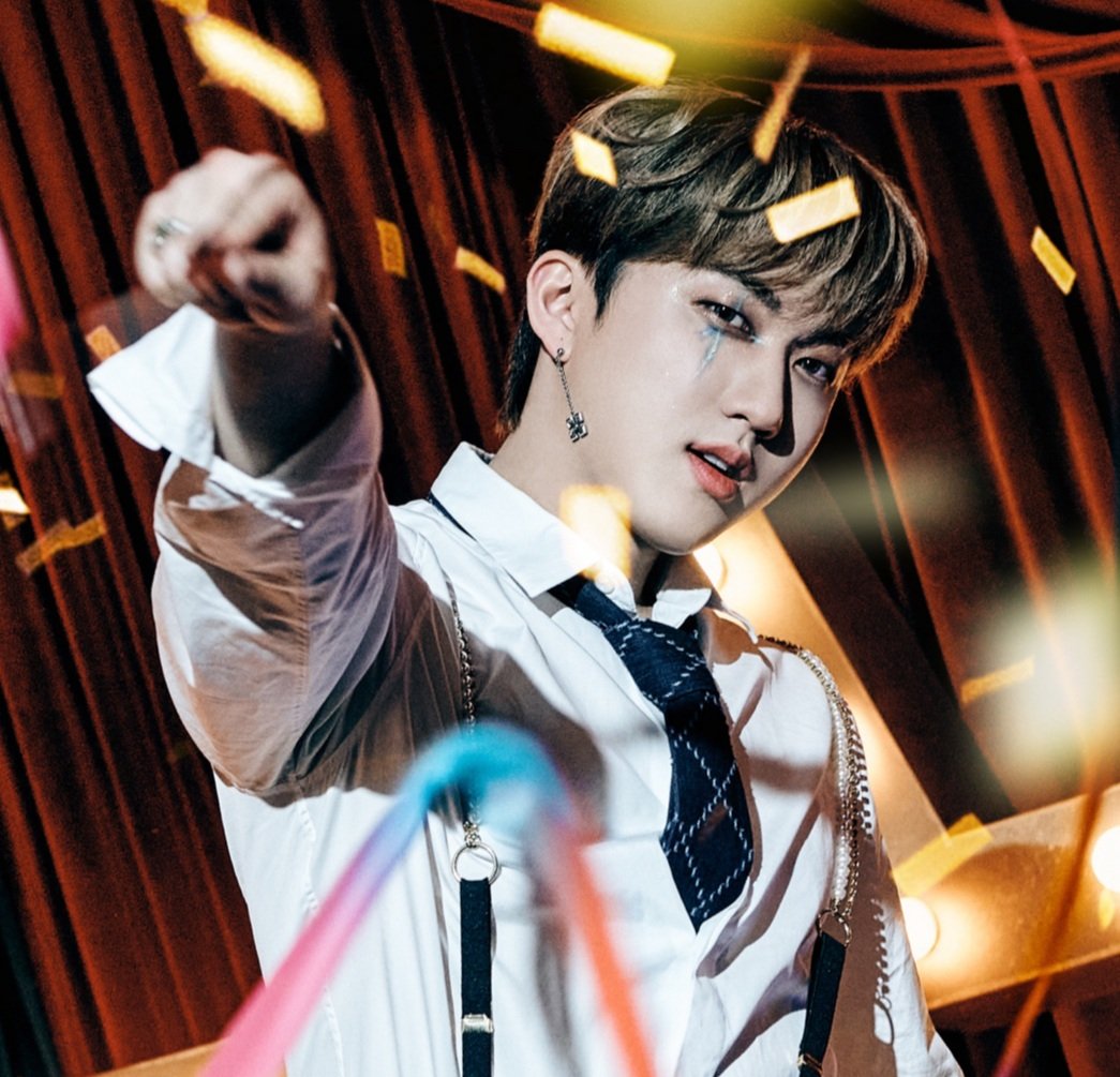 skzstartline's tweet photo. Que lindo tener un eclipse lunar juntos a estás fotos, mil sentimientos en un solo momento 

STRAY KIDS JAPAN COMEBACK
#StrayKids #スキズ
#CIRCUS #SKZ_CIRCUS
#スキズ_2ND_MINI https://t.co/I8JcYjE3gL