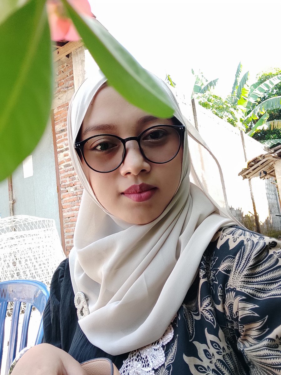 arinidevi20's tweet photo. Kondangan again https://t.co/dRBg62Ba83