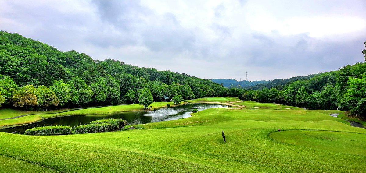 vapelog_yucky's tweet photo. こんにちは❤
今日は、仕事関係者とラウンド中⛳🏌
雨止んだ〜✌
マーボスちゃん、連れて来ちゃった✨
#べプログ
#べプログチャンネル
#YouTube
#べプログYucky
#VAPE
#マーボスS
#Freemax
#MARVOS
#ゴルフ女子
#ゴルフ女子
#新武蔵丘ゴルフコース https://t.co/4268oF7hUp