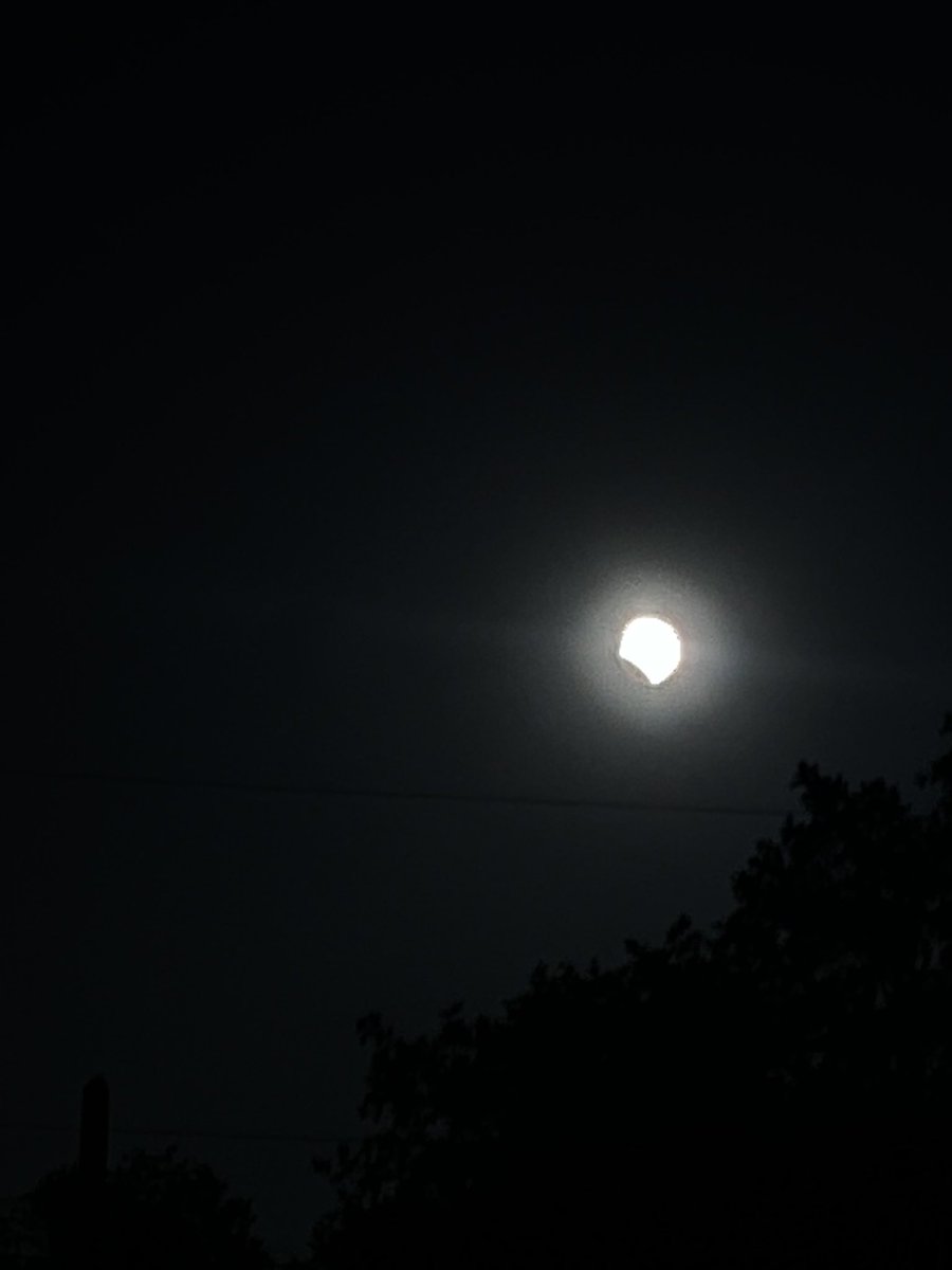 nancyholguin15's tweet photo. I saw the ‘red moon’. What an amazing opportunity to witness this natural phenomenon. #LunarEclipse #NASAScienceLive @NISDFields @NISDScience https://t.co/thfzywnC1I