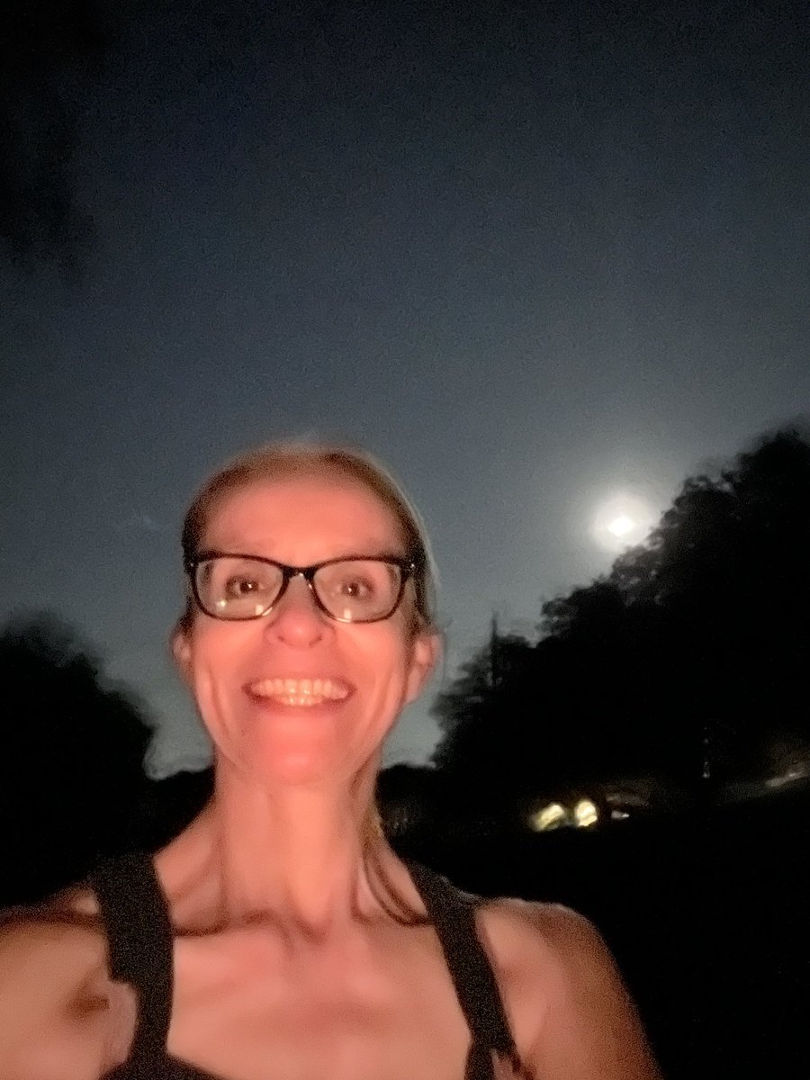 nancyholguin15's tweet photo. I saw the ‘red moon’. What an amazing opportunity to witness this natural phenomenon. #LunarEclipse #NASAScienceLive @NISDFields @NISDScience https://t.co/thfzywnC1I