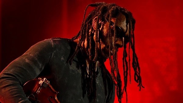 Happy birthday to Boyd Tinsley (Dave Matthews Band) (May 16, 1964). 