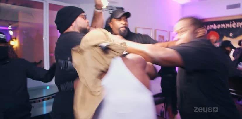 NeiceyMonet's tweet photo. Rio : β all he did was pulled my hair β ALRIGHT KERRION π€£
#BadBoysClubLA #badboyla #BADBOYSCLUB https://t.co/M8zXyrDY7Y