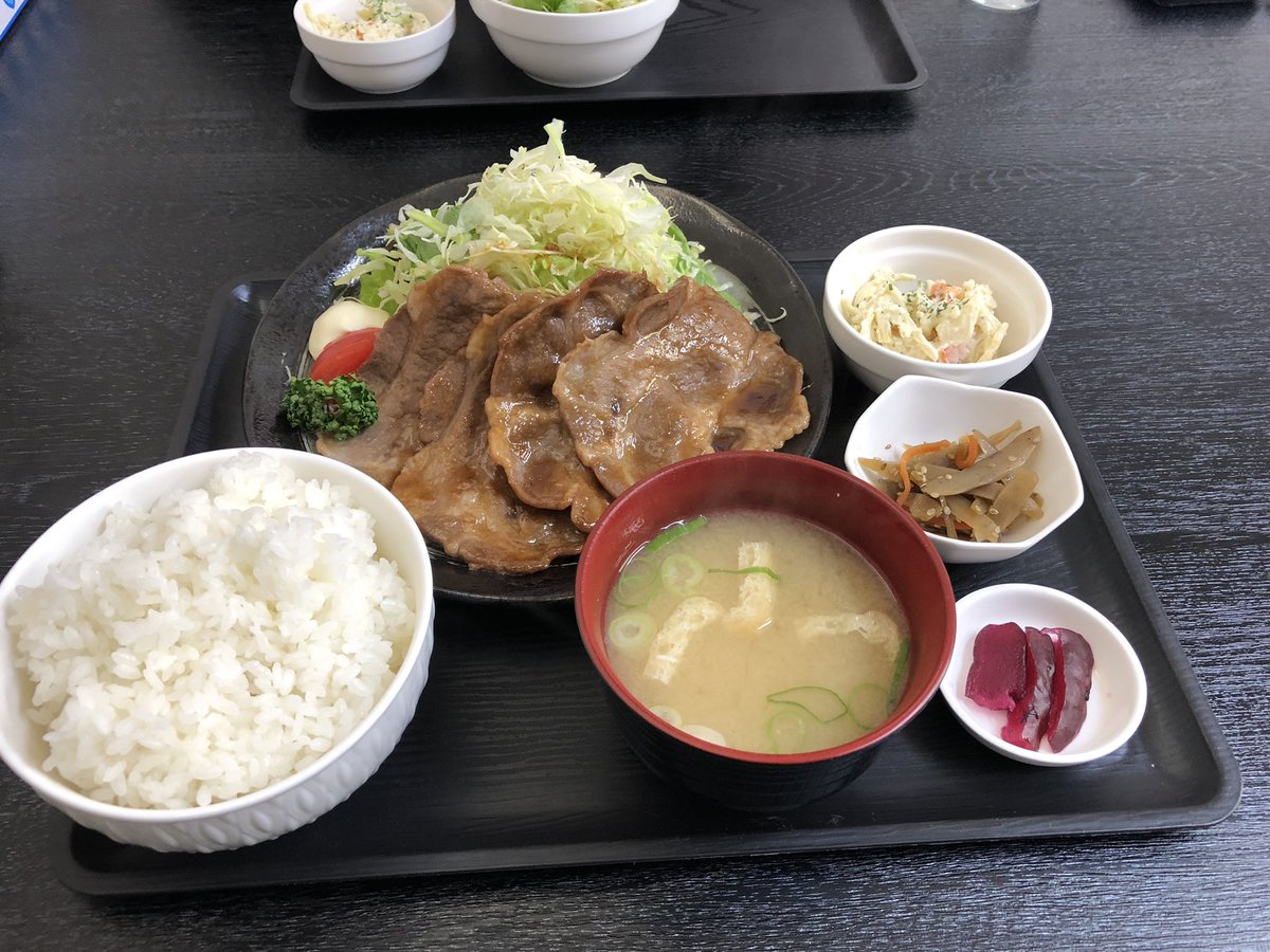 CARJACK6200's tweet photo. お腹キツい…
新しくできた武蔵さんへ！美味かったー。ボリュームやばって感じです｡ https://t.co/p4htDDlx34