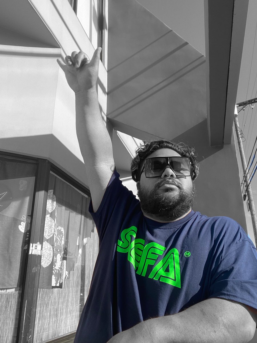 islandgroove85's tweet photo. Just a Samoan Dreamer in these Hollywood streets 🎬✨

Merch shoutout to @SefaM 🤙🏾
My Mom is a Huge fan and copped this Tee for me a while back 💙💚

#YoungPolywood #SefaM #TeamPoly https://t.co/pd9M8qWQsI