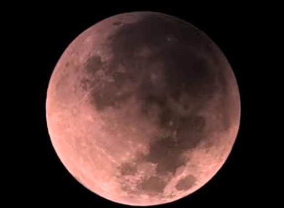 ysmaelsotof's tweet photo. #EclipseLunar #LunaDeSangre en estos momentos en Lima, Perú. Hay zonas con el cielo despejado. El espectáculo es sensacional. Es la primera vez que muchos podemos ver este fenómeno ya que el cielo limeño suele estar cubierto de nubes. https://t.co/KXtrcaWO8r