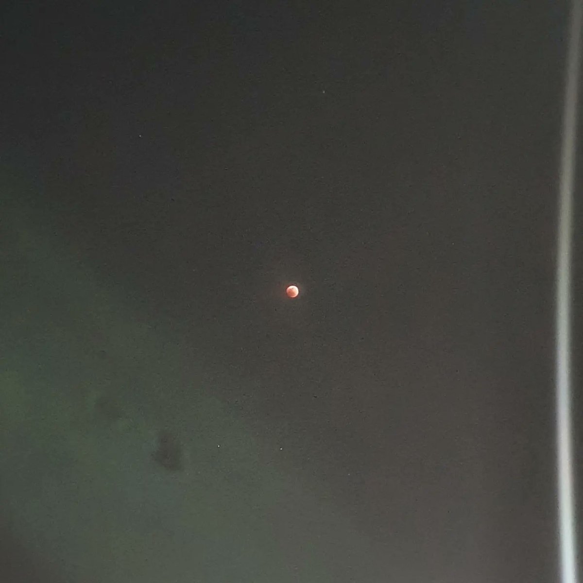 itsPemite's tweet photo. La luna :) https://t.co/sqDYk7EJXi