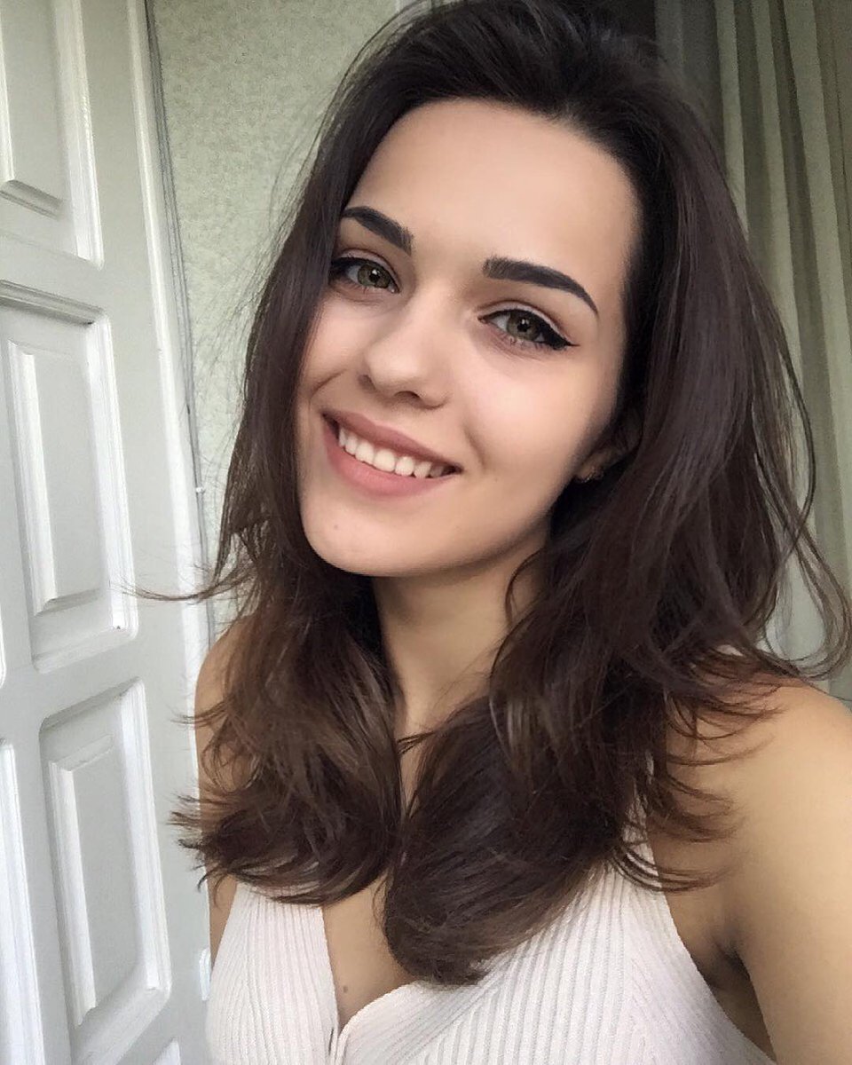 Alice39398's tweet photo. Smile and face a new life every day. https://t.co/j2oVedJizn