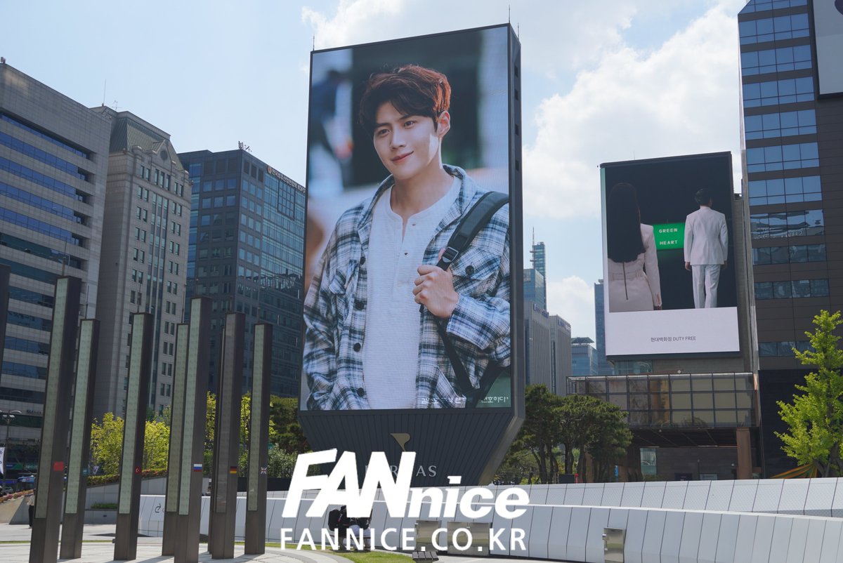 ASSALYS's tweet photo. 김선호 배우님의 생일을 축하합니다.
#김선호 생일을 축하하기위해
#코엑스 에서 #파르나스타워 #전광판광고 진행했습니다.
#영상광고 #응원광고 #축하광고
#KimSeonHo #FANNice
📧 : wenicee@naver.com
🏡 : https://t.co/VvUwbDy9Wl
☎️ : 02-6097-0788
🗨️Kakaotalk : https://t.co/lIUjicrHJn https://t.co/N4yeUOxhX4