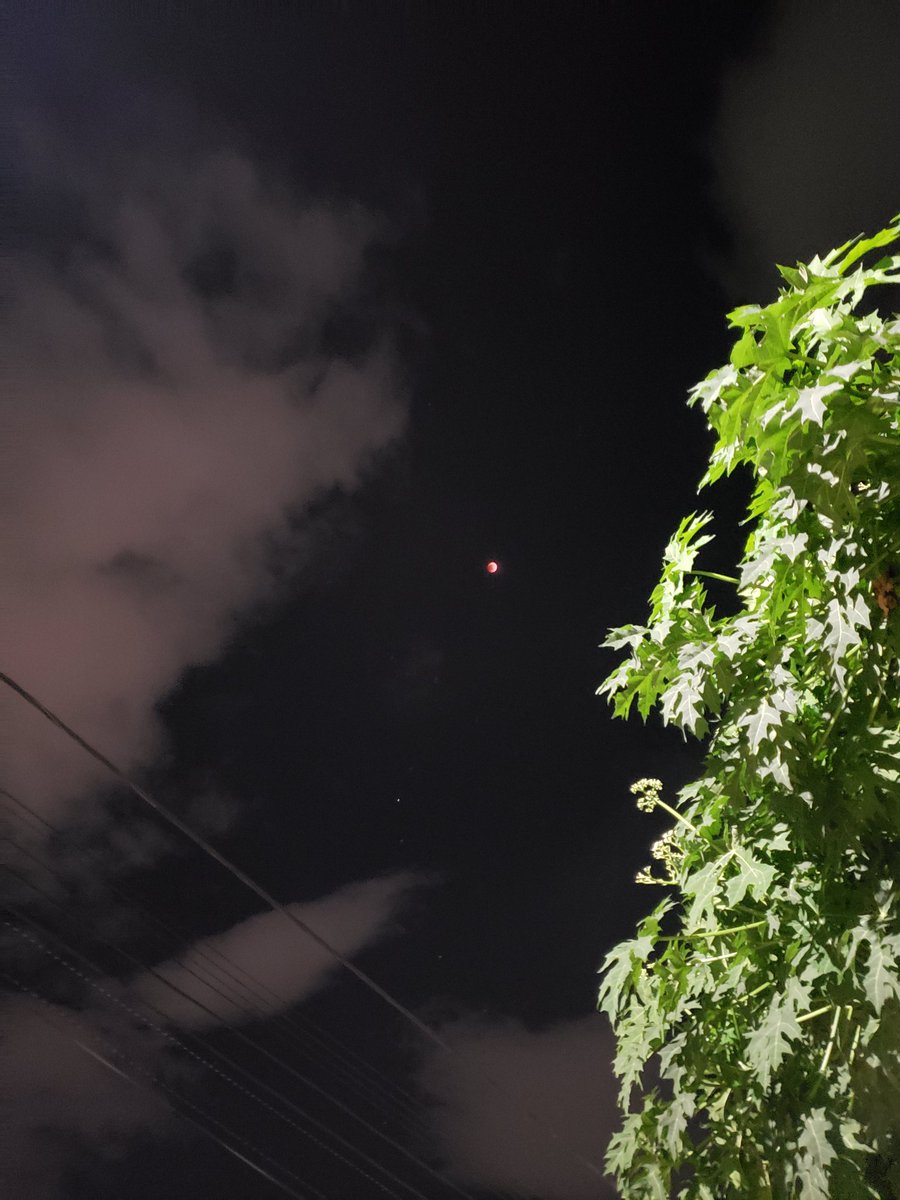 dieg3972's tweet photo. Luna de sangre... https://t.co/nVlQjHyVnC