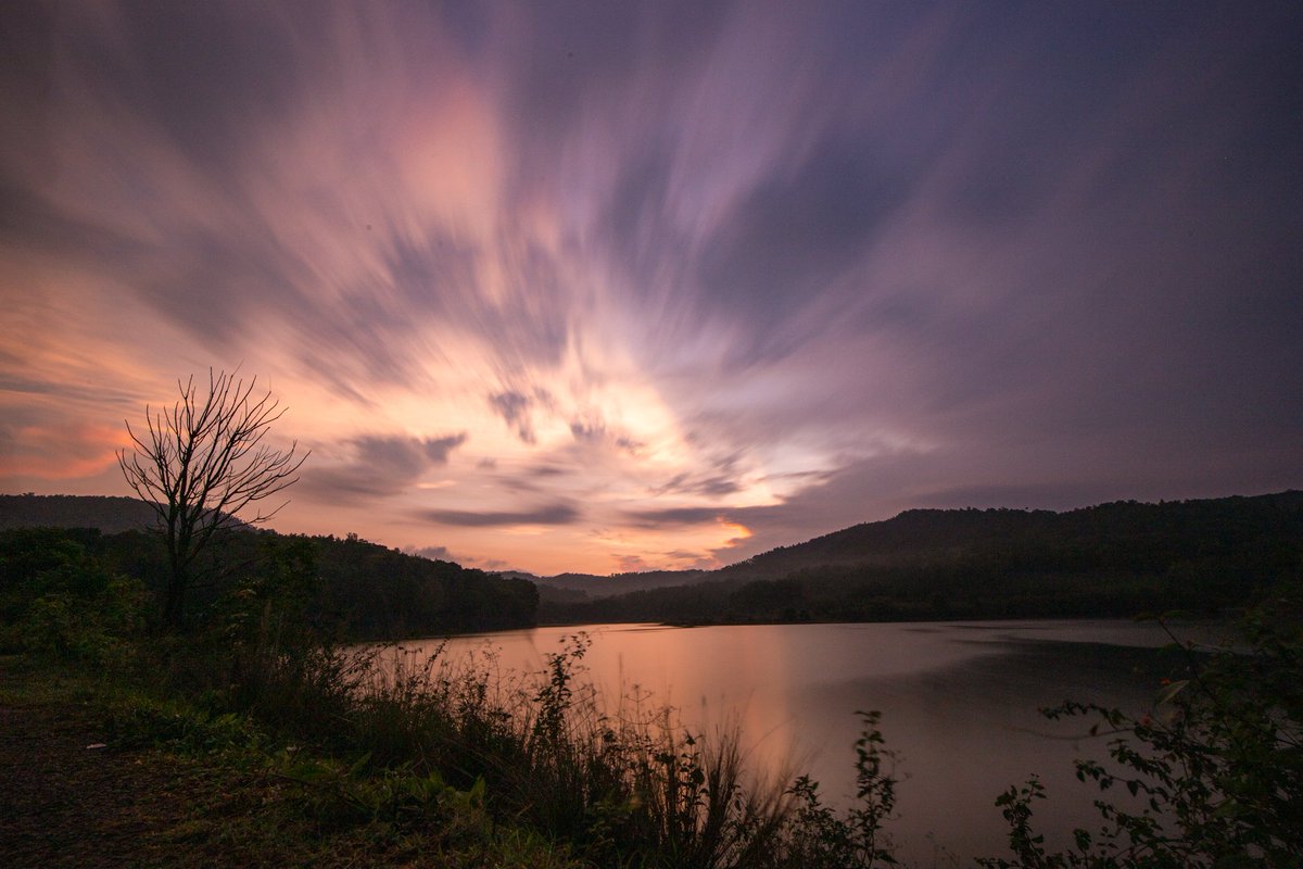 fotofilepanda's tweet photo. GM Everyone, here is the calmness for the Monday morning 😇

#NFTCommunity #nftphotography #longexposure #NaturePhotography #India #IncredibleIndia https://t.co/xAneYA33SX