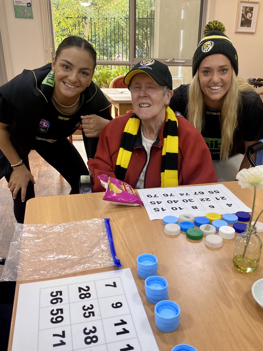 RichmondWomens's tweet photo. .@moniiquecontii and @JessHosking11 sharing the Yellow &amp; Black love 💛 https://t.co/ABWWtV5Jfz