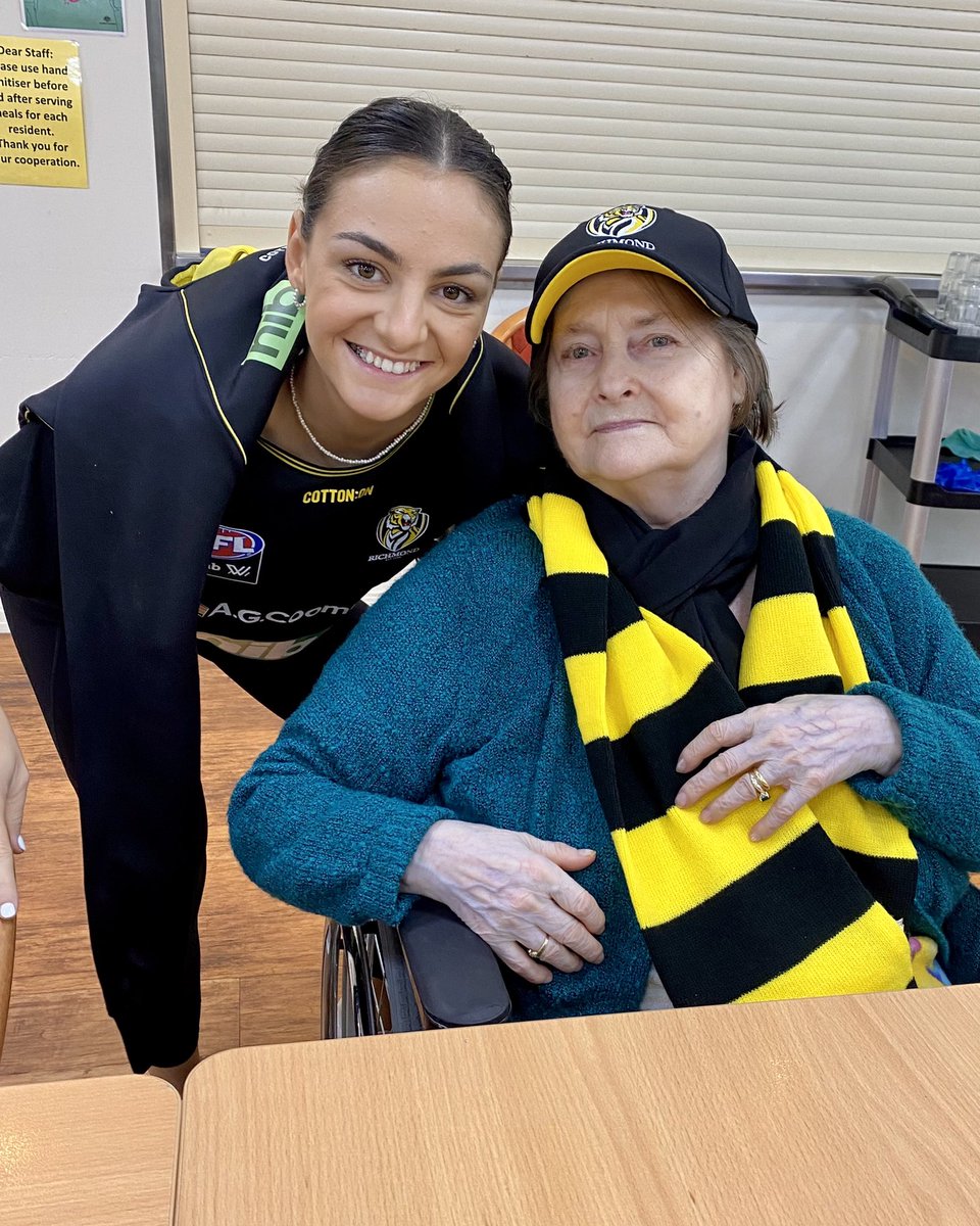 RichmondWomens's tweet photo. .@moniiquecontii and @JessHosking11 sharing the Yellow &amp; Black love 💛 https://t.co/ABWWtV5Jfz