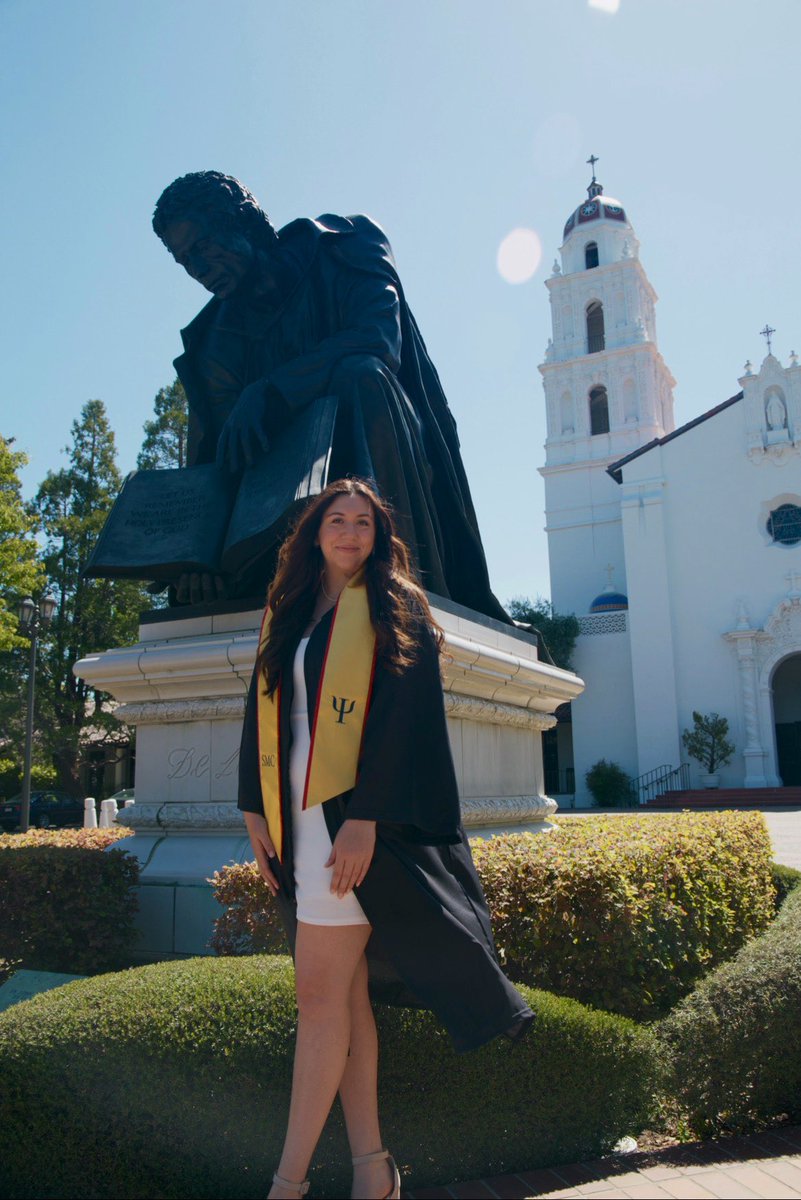 Hannah__pilgrim's tweet photo. I can’t believe I graduate in a week 😳 https://t.co/IVoaszlvUp