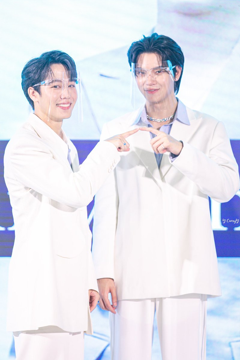 y_crazyY_'s tweet photo. ~~~ยังเป็นอย่างนี้ตลอด
ยังคงรักเธอไม่เคยจะเปลี่ยน~~~

#DestinyclinicYinWar
#yinyin_anw  #warwanarat #หยิ่นวอร์ https://t.co/MjIjIsKff6