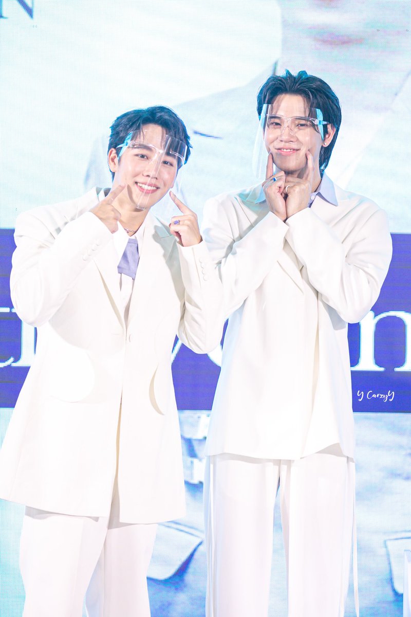 y_crazyY_'s tweet photo. ~~~ยังเป็นอย่างนี้ตลอด
ยังคงรักเธอไม่เคยจะเปลี่ยน~~~

#DestinyclinicYinWar
#yinyin_anw  #warwanarat #หยิ่นวอร์ https://t.co/MjIjIsKff6