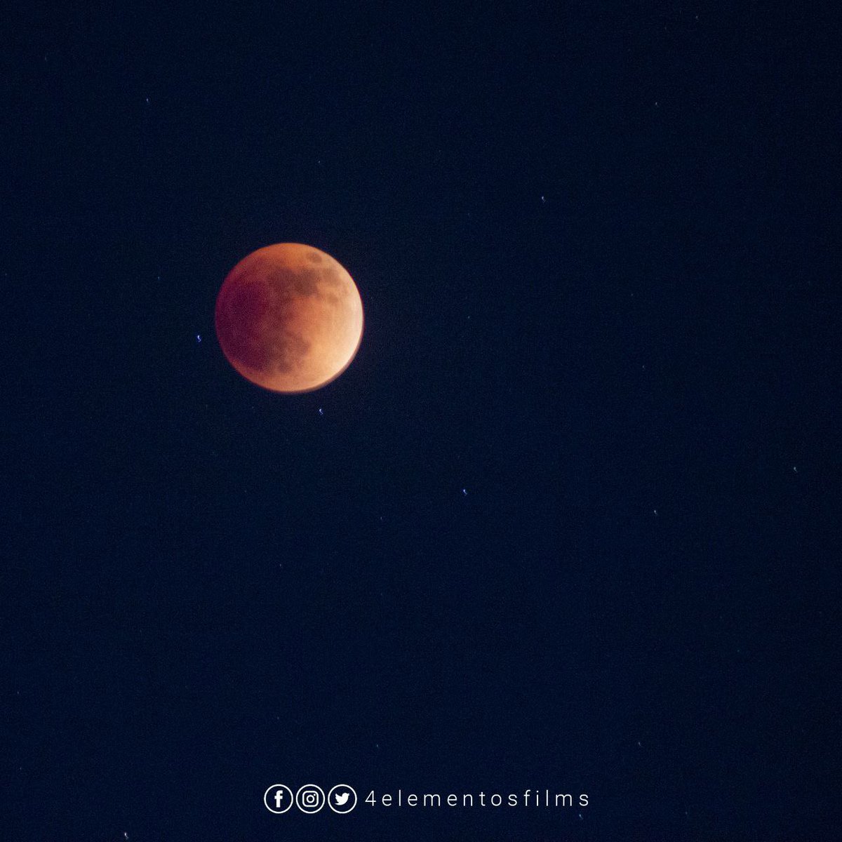 4efilms's tweet photo. Eclipse lunar "Luna de Sangre de mayo" sin duda un bello espectáculo astronómico.
#luna #eclipse #cancun #mexico #photography #photographer #eclipselunar #canon https://t.co/DSLatwm0t1