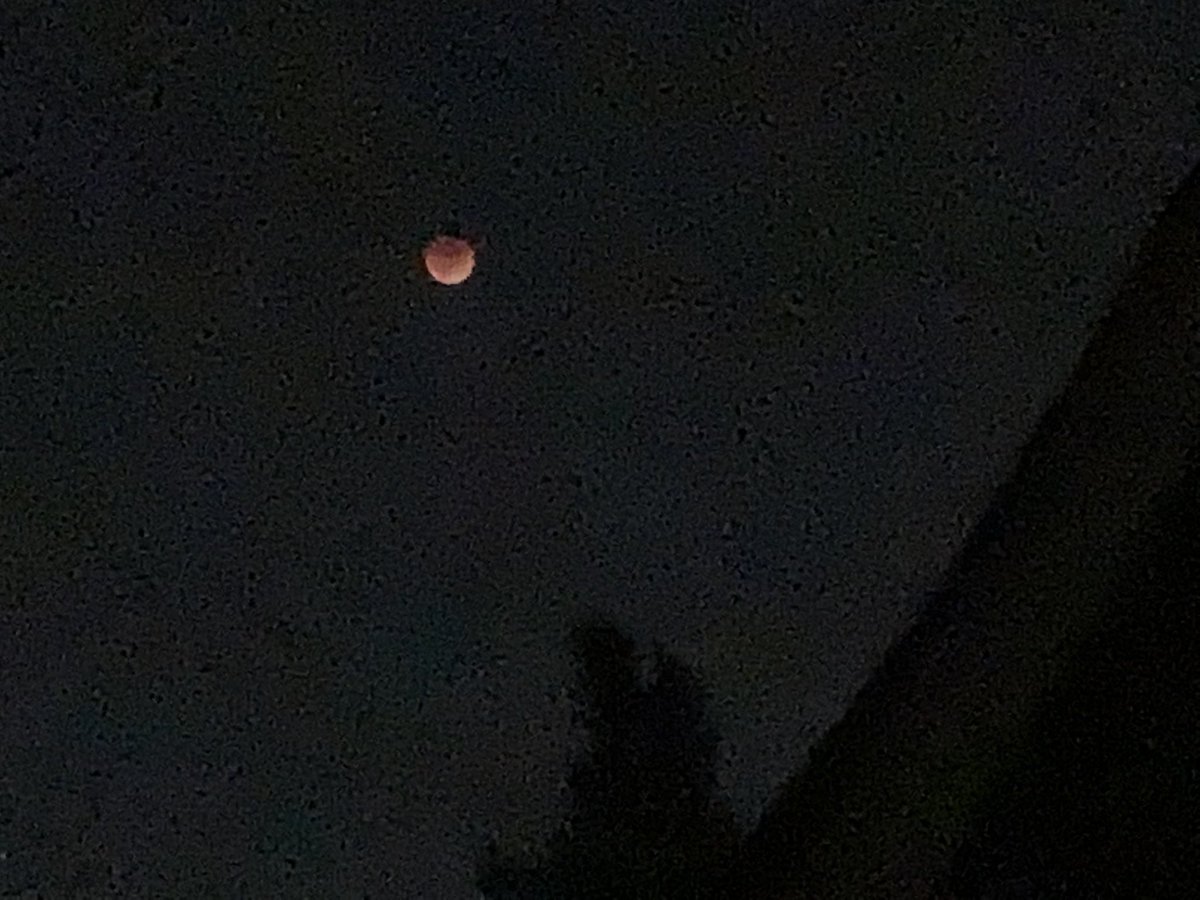 ChrisMoSquad's tweet photo. Pittsburgh, Pa #LunarEclipse2022 https://t.co/PLMhwkm7yZ