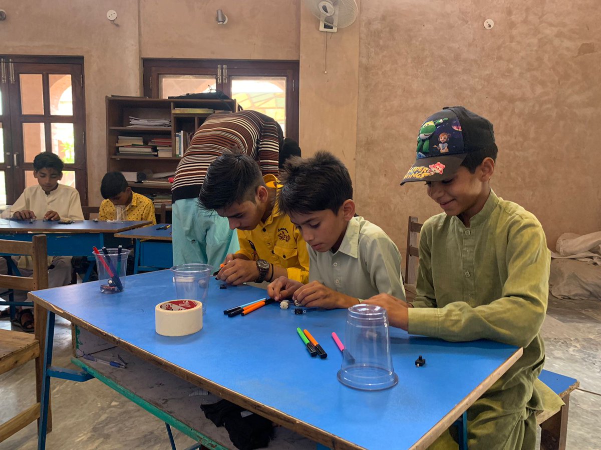 EducatorsStem's tweet photo. Here is an update from our visit to #harsukhschool this week. This hopefully marks the first of many of our educational activities at the school.

Join the #IlmQilab movement and help us do the same for millions of other students. https://t.co/f6Zw0XQCJX