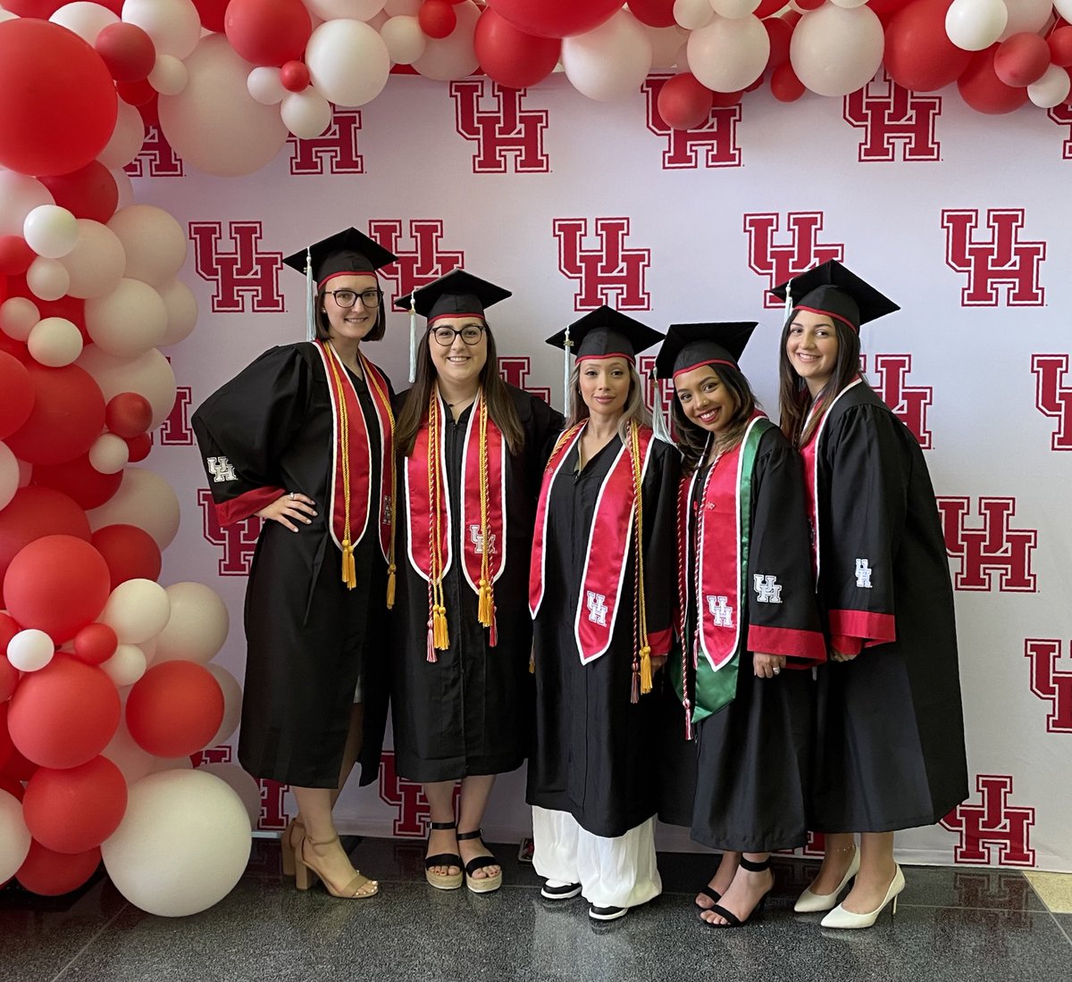 MsDestinyS22's tweet photo. Class of 2022 #ForeverCoogs 

Was today a dream? 🤔 https://t.co/i2uMuaYgLZ
