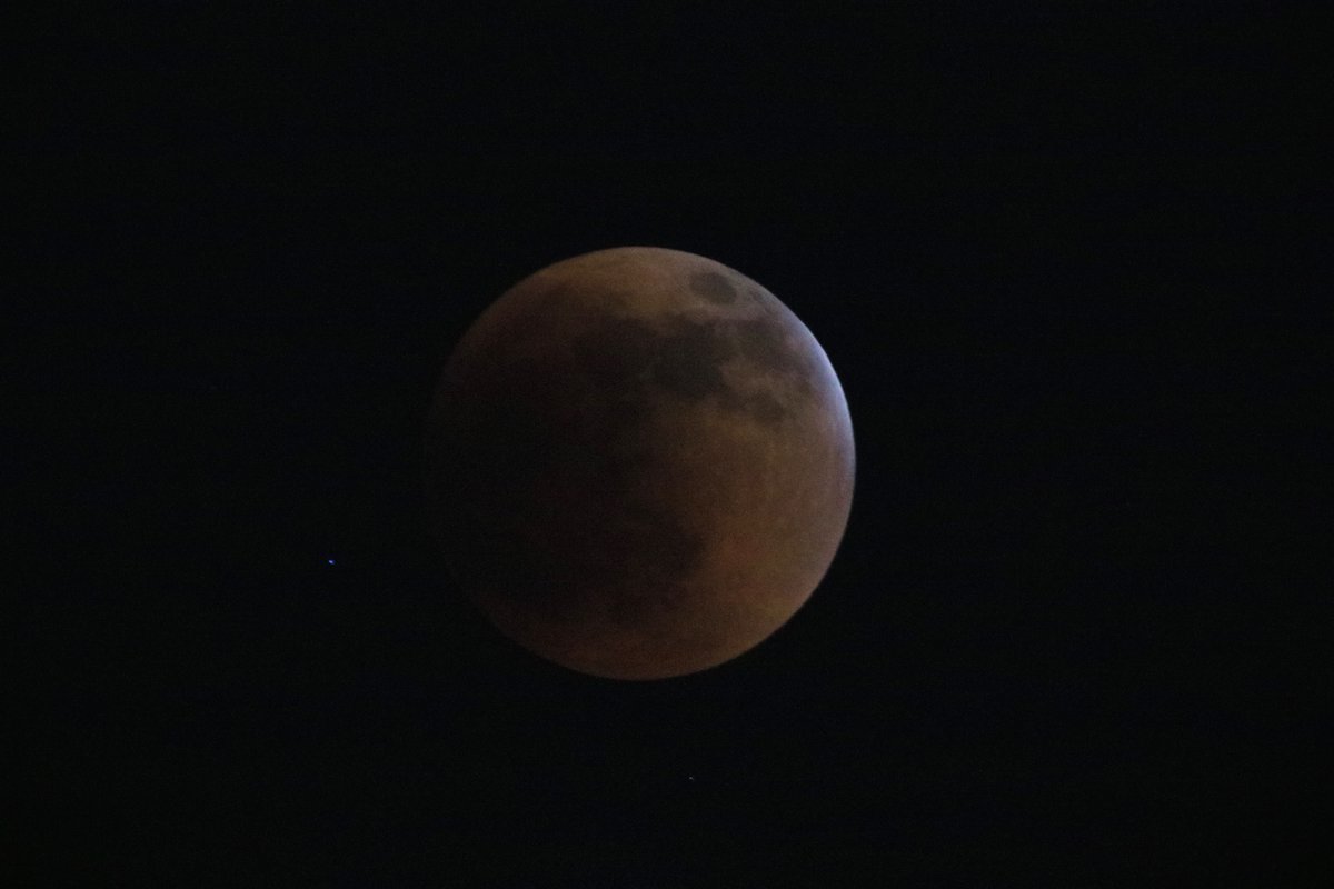 OBrien_lab's tweet photo. Total lunar eclipse 05/15/22 from Houston, TX. https://t.co/XfFl2d9uQl