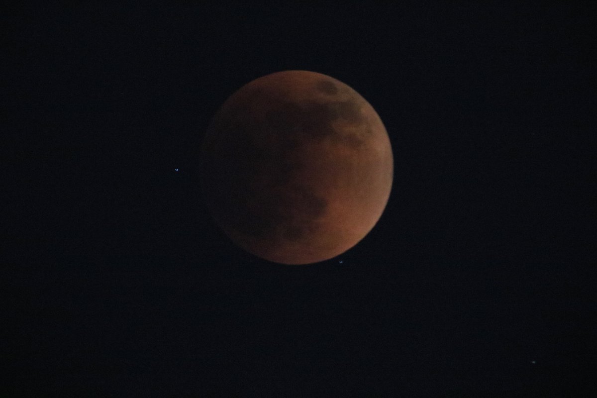 OBrien_lab's tweet photo. Total lunar eclipse 05/15/22 from Houston, TX. https://t.co/XfFl2d9uQl