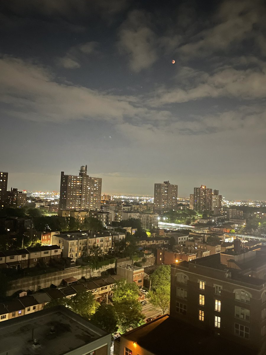 17soal's tweet photo. Bronx, NYC May 16th 2022
#lunareclipse2022 #bronx #NewYorkCity #Trending https://t.co/bxL3QSUOrG