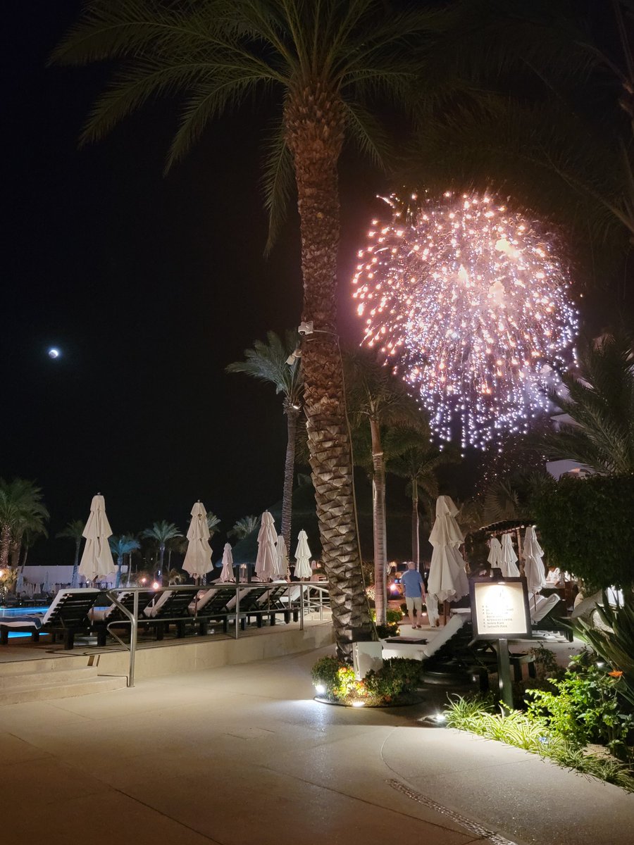 CarrieTergin's tweet photo. Lunar Eclipse Super Flower Blood Moon on the left and fireworks on the right! #CaboAzul https://t.co/XvscSC6jbg