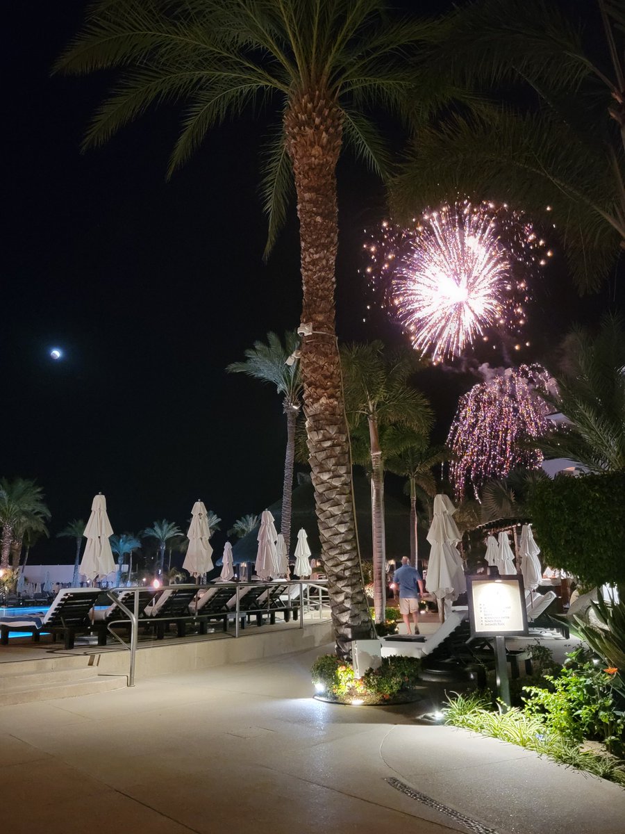 CarrieTergin's tweet photo. Lunar Eclipse Super Flower Blood Moon on the left and fireworks on the right! #CaboAzul https://t.co/XvscSC6jbg