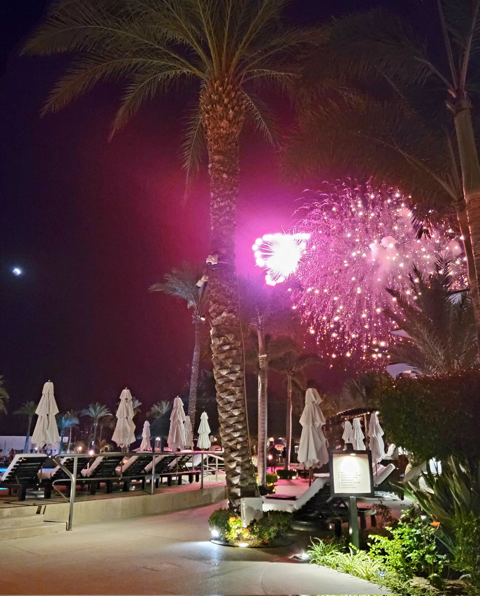 CarrieTergin's tweet photo. Lunar Eclipse Super Flower Blood Moon on the left and fireworks on the right! #CaboAzul https://t.co/XvscSC6jbg