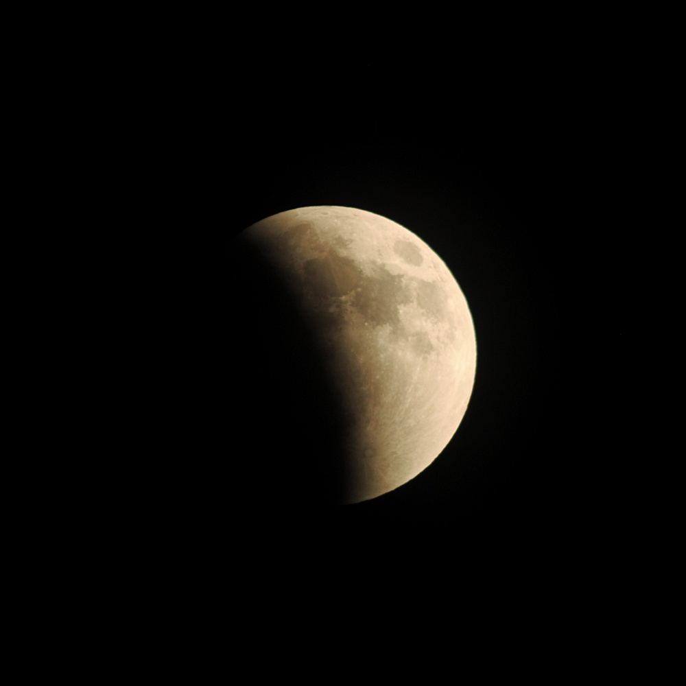 RobinEdgar's tweet photo. Some "Funky" Photos Of The #FlowerMoon #LunarEclipse Taken In @CDN_NDG On Sunday May 15 2022

Shot With A 400mm f5.6 IF-ED Nikkor On A Nikon 1 J5 Camera

#LunarEclipse2022 #TotalLunarEclipse2022 #SuperMoon #SuperMoonEclipse #Nikon1 #Nikon1J5 #Nikkor #NikkorLens #MTLastro #RASC https://t.co/Azyp0xnj2d