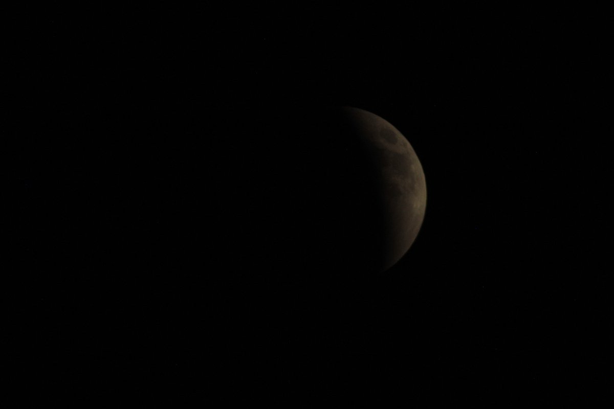 RobinEdgar's tweet photo. Some "Funky" Photos Of The #FlowerMoon #LunarEclipse Taken In @CDN_NDG On Sunday May 15 2022

Shot With A 400mm f5.6 IF-ED Nikkor On A Nikon 1 J5 Camera

#LunarEclipse2022 #TotalLunarEclipse2022 #SuperMoon #SuperMoonEclipse #Nikon1 #Nikon1J5 #Nikkor #NikkorLens #MTLastro #RASC https://t.co/Azyp0xnj2d