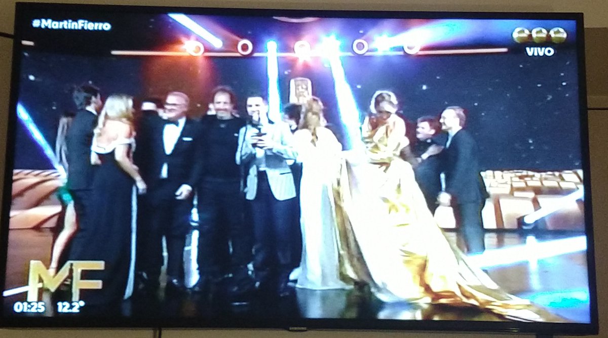 MiguensMercedes's tweet photo. Lo decreto la @VXipolitakisOK con su vestido de oro 🤭 Merecidisimo el Martin Fierro de Oro para MasterChef 👏🏼👏🏼👏🏼 #MartinFierroDeOro #MasterChef #masterchefargentina #MartinFierro #MartinFierro2022 #MartinFierroTelefe https://t.co/4jmq4B3wxB