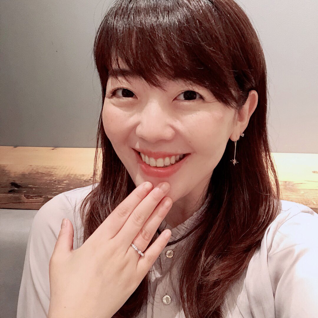Illuminasami's tweet photo. 💍プロポーズ💍していただきました😊💓
お誕生日会🎂で一緒にお祝いしていただいていたみんなにも内緒で、
こっそり準備してくださっていました✨
このご時世で、まさかのリモートでのプロポーズ（笑）
今の時代らしいなぁーと思いつつ、
忘れられない1日となりました❣️

幸せです💓💓💓 https://t.co/QNcW0eiIRE