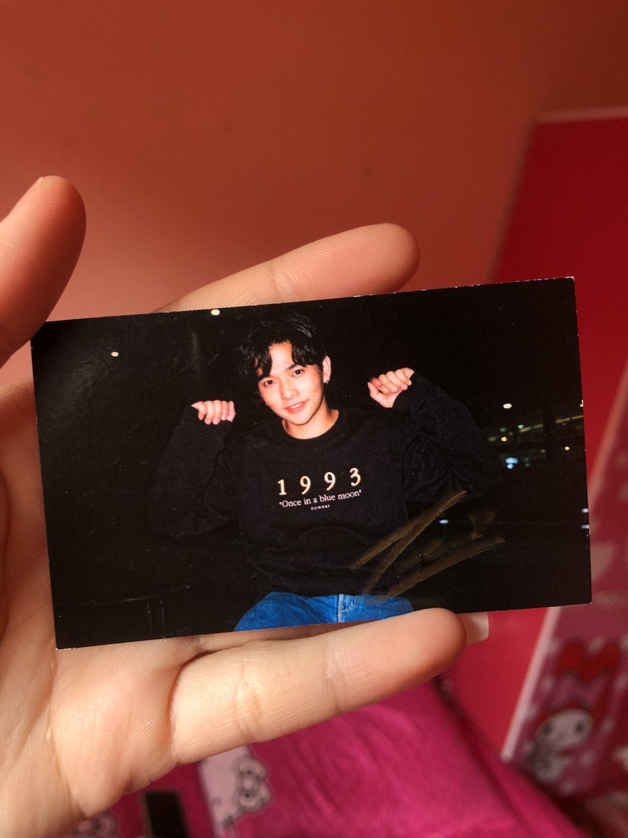 Axyzx19's tweet photo. ปล่อยลายเซ็นสดพี่ลีค่า ราคาไม่แรง ใครสนใจเดมมาเลยค่าปล่อยเพราะมีเรื่องต้องใช้เงินค่า
#ตลาดนัดgmm #ตลาดนัดgmmtv
#ตลาดนัดหนูมาลี #nowear https://t.co/qQugm1WYpD