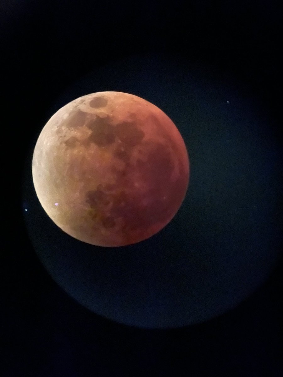 Cyn3by1's tweet photo. 2022 lunar eclipse https://t.co/dAAwx84orm