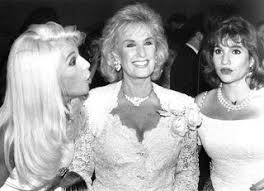 geminiscar2's tweet photo. lo mejor de la noche estas dos mujeres eternas y talentosas las amo!!! @mirthalegrand y @Su_Gimenez 👏👏👏#MF2022 #MartinFierro #MartinFierro2022 #MartinFierroTelefe susana gimenez mirtha legrand https://t.co/jWPNaP7Epr