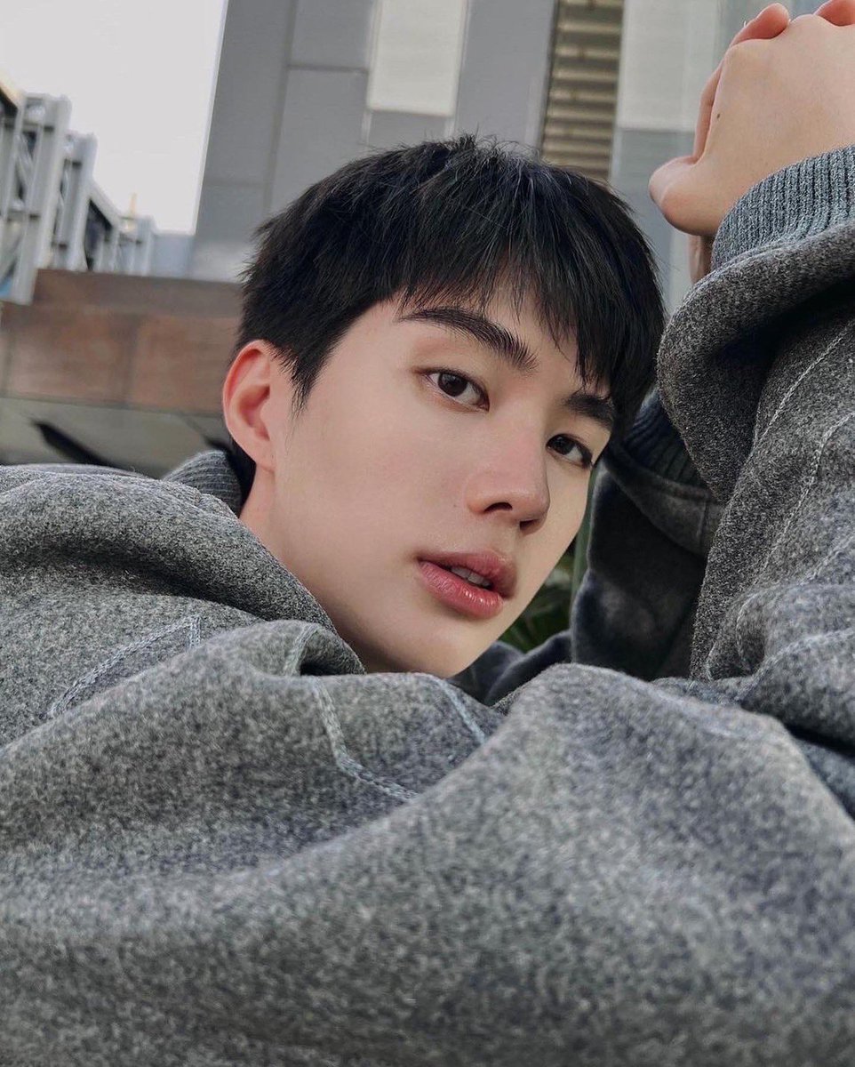 insarinofficial's tweet photo. หล่อเกินปุยมุ้ย!!! 
#innsarin https://t.co/GTuNkKNPMp