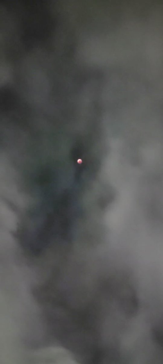 Amradebar's tweet photo. #EclipseLunar #Eclipse #EclipseTotaldeLuna #Eclipse2022 #LunarEclipse #eclipseTN https://t.co/HdU7odVgix